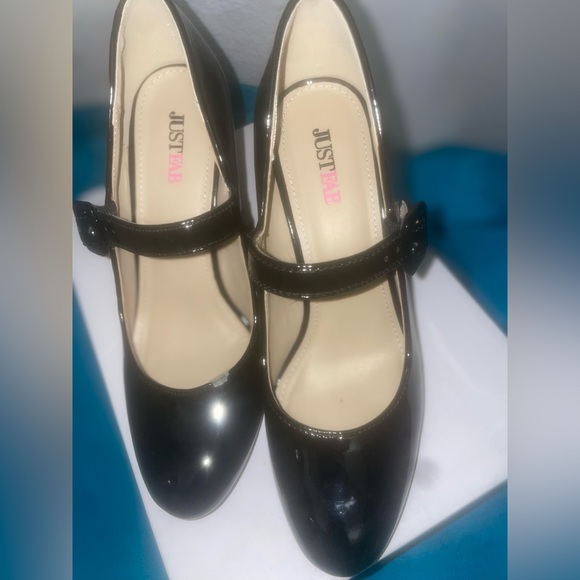 Shoes - Picture 2 of 5